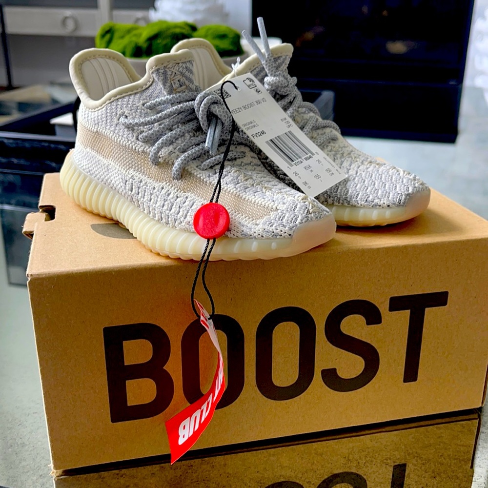 Yeezy Boost 350 Lundmark 9K NWT!! Never Worn